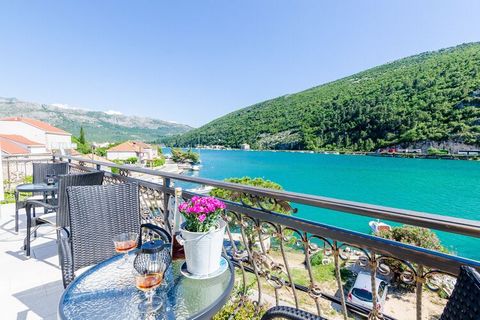 Apartments La Luna are located in Mokošica, a settlement situated round 8 km northeast of Dubrovnik. During Dubrovnik Republic, noble families had their summer houses there. This location is perfect for guests who love to enjoy the sun and the sea, b...