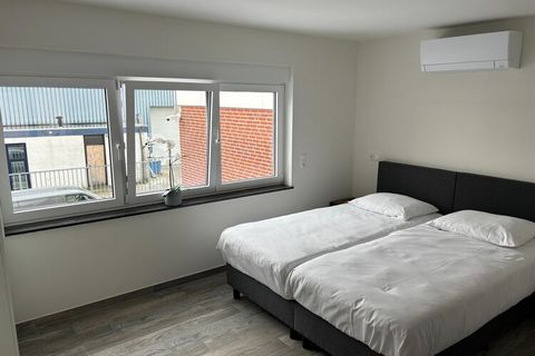 Welkom bij Edisonstraat 22, jouw ultieme vakantieappartement in het pittoreske Landgraaf, gelegen in het prachtige Zuid-Limburg. Dit gezellige duplex appartement is geschikt voor maximaal 2 volwassenen en is inclusief een babybedje, waardoor het idea...