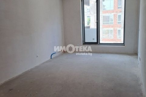 Akt 16!! Apartament z jedną sypialnią o powierzchni zabudowy 55,73 mkw. i 67 mkw. powierzchni całkowitej. Składa się z: korytarza, salonu z jadalnią i aneksem kuchennym, sypialni, łazienki z WC oraz tarasu. W mieszkaniu znajduje się również magazyn o...