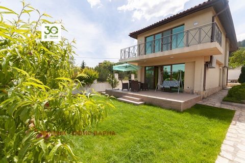 Sunny and spacious house with three bedrooms and two parking spaces, in Gorna Traka! Description: The house is located in a beautifully arranged and landscaped yard, which has its own water source (30 m borehole) and an automated irrigation system in...