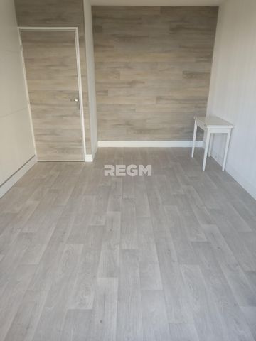 NATION AVRON large bright studio on the 4th floor with elevator of a beautiful luxury residence secured with caretaker and digicode. composed of an entrance with cupboard, a living room with separate open kitchen and an adjoining balcony facing south...