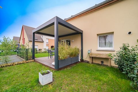 HAGENTHAL LE BAS - CARRE DE L'HABITAT Come and discover this beautiful F5 housing square of 76.87m2 with its private garden! In a condominium with low charges completed in 2019, this duplex apartment consists of an entrance, a separate toilet, a larg...