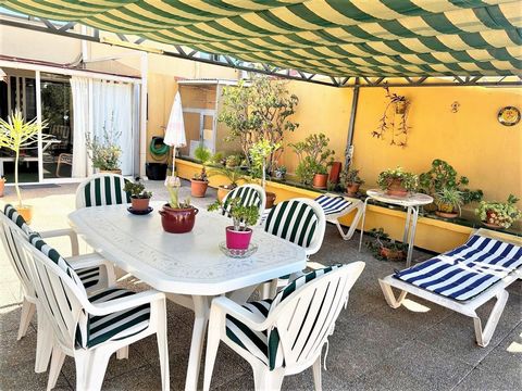 Triplex met 4 slaapkamers, met 2 badkamers en 1 toilet, lichte onafhankelijke keuken, woon-woonkamer en eethoek, met toegang tot een groot, zeer gezellig glazen terras met toegang tot een open terras. De slaapkamers zijn zeer ruim en de hoofdslaapkam...