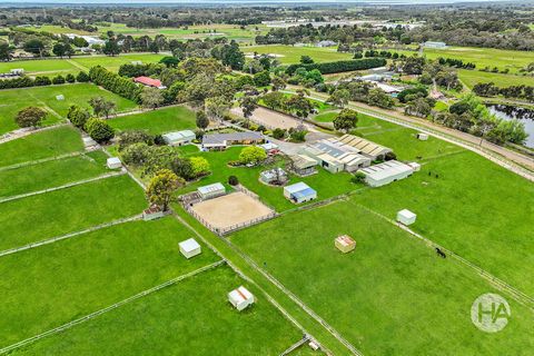 This 14-acre estate is perfect for horse trainers, breakers, pre-training, or horse agistment. The residence combines practicality and comfort, featuring spacious living areas and modern amenities. Its well-designed layout seamlessly blends indoor an...