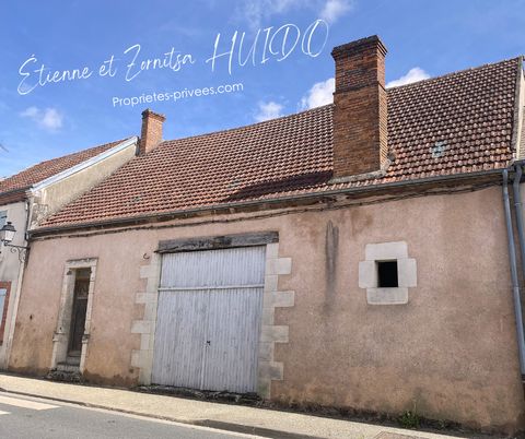 Etienne HUIDO vous propose cet ancienne maison et sa grange d'une surface totale d'environ 245m² dans le centre bourg de VATAN. Elle est répartie sur 2 étage de 122 m² chacun et à restaurer. Sur cette parcelle s'ajoute des petits appentis entourant u...