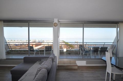 Appartement T2 bis Vue Mer A vendre sur Arcachon, quartier de l'Aiguillon, superbe appartement vue mer. Il se compose d'une chambre et d'une cabine, une salle d'eau avec toilettes, un séjour-cuisine de plus de 38 m². Ce dernier est entièrement tourné...