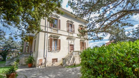 Prestigious Liberty Style Villa Just Steps from the Majestic Walls of Amelia Just a few steps from the charming and historic walls of Amelia, in an easily accessible location, lies a splendid villa in Liberty style, expertly preserved and rich in ori...