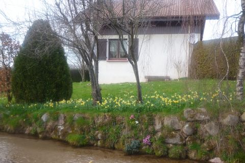 Dit charmante chalet met 4 slaapkamers, omgeven door een prachtige tuin, biedt comfortabel plaats aan maximaal 8 gasten en verwelkomt uw trouwe viervoeter met open armen. Het terras ligt dicht bij schilderachtige skipistes en biedt een rustgevend uit...