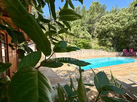 Maison à vendre 5 pièces 177 m2, un T2, un T1 sur 8130 m2 garage et piscine LAURIS (84)