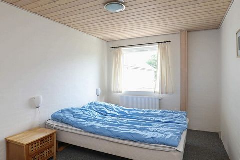 An elevated holiday cottage with swimming pool and activity room on a 8000 m² large plot with peaceful surroundings and a view of the sea. The pool section is 36 m² and consists of a 18 m² large pool and a whirlpool and sauna. When you are swimming i...