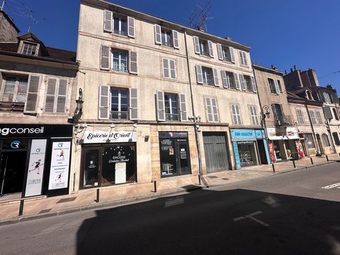 DIJON RUE BERBISEY LOCAL COMMERCIAL AVEC VITRINE DE 57 m2