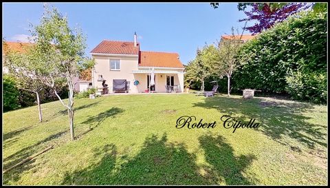 ROZERIEULLES Maison INDIVIDUELLE ~135 m² 4 Chambres Terrain env 550m², Terrasse, Double Garage + 2 Parkings Proche des commodités et des axes autoroutiers. Si vous cherchez de l'espace, du calme, de la lumière et un coin pour faire griller des broche...