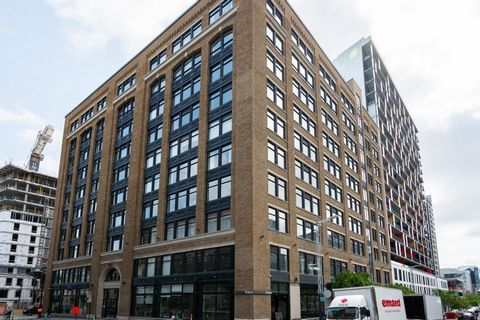 1625 Rue Clark, appartement 805 Montréal (Ville-Marie) H2X 2R4 Centris/MLS # : 20255924 Loft moderne de style industriel avec des hauts plafonds en béton, des planchers en bois brésilien, des comptoirs en quartz, climatisation central, une salle de b...