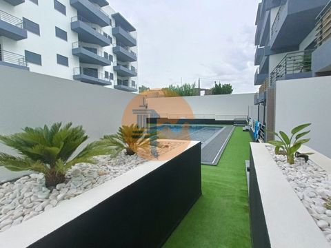 Avec un emplacement central, à proximité des principaux accès de la ville d'Olhão, ce développement se présente comme un excellent investissement, à la fois pour son propre logement et pour monétiser! Appartements de T1 à T4, avec des surfaces entre ...