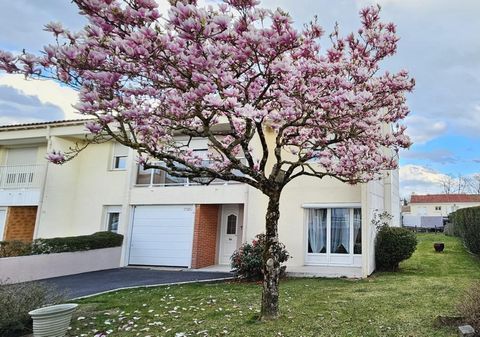 Maison familiale de 118m² habitables avec 4 chambres, garage, véranda et dépendance sur terrain clos de 417m²