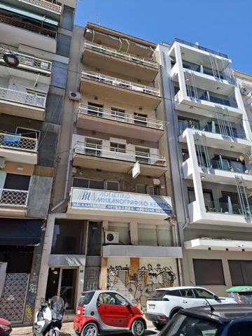 Een appartement van 49,3 m², op de 5e verdieping, tegenover het Novotel Athens Hotel, is te koop. Het appartement (onder items E-1) bestaat uit een ruime woonkamer, één (1) slaapkamer, gang, keuken en badkamer. Het heeft een comfortabel en luchtig ba...