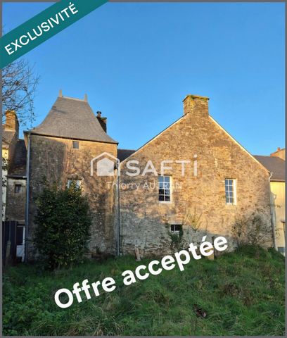 Gros potentiel pour cette maison de caractère en plein centre bourg, tout à l’égout.