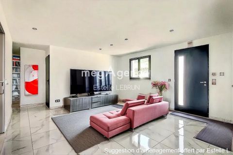 Maison contemporaine lumineuse avec vue montagne