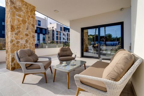 RESIDENCIAL DE OBRA NUEVA EN GUARDAMAR DEL SEGURA~~Residencial de Obra Nueva situado frente al río Segura y próximo al puerto deportivo y playa de Guardamar.~~Edificio de estilo moderno de 31 apartamentos de 2 dormitorios y áticos de 2 y 3 dormitorio...