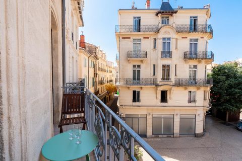 Appartement d’Exception de 100 m², la Place de la Mairie