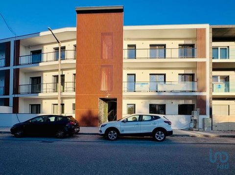 Apartamento T4 Novo acabamentos de Luxo | Charneca – Pombal Apresento-lhe este magnífico apartamento T4 novo, localizado na prestigiada zona da Charneca, em Pombal, onde o conforto, a funcionalidade e a qualidade de construção se unem para proporcion...