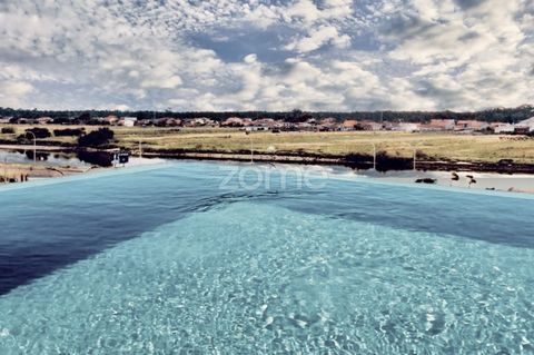 Identificação do imóvel: ZMPT579107 Apartamento T4 em Novo Empreendimento na Praia da Vagueira. Apresentamos um apartamento T4 exclusivo, localizado num empreendimento novo e moderno na encantadora zona da Praia da Vagueira. Este edifício de arquitet...