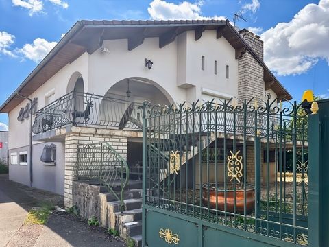 CHENOVE MAISON SUR DEUX NIVEAUX DE 250 M2