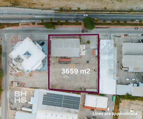 Dit biedt een uitzonderlijke kans om een strategisch gelegen commercieel pand te verwerven in een van de meest gewilde zichtzones van het eiland. Dit pand ligt aan L.G. Smith Boulevard 136 en biedt een uitstekende ligging langs een belangrijke verkee...