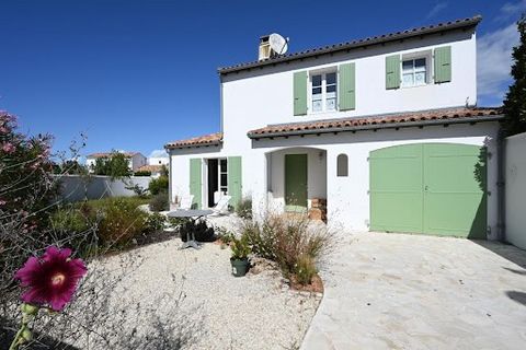 Real estate Île de Ré - Ars en Ré- Grignon A pleasant house in very good condition, bright and located in a quiet area close to the beach. House from the 1990s offering on the ground floor an entrance, a beautiful bright living room with wood stove, ...