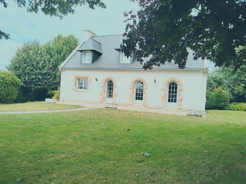 Venez découvrir cette maison familiale spacieuse située en campagne au calme.