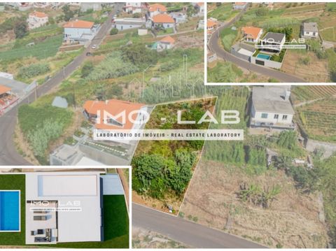 Wir präsentieren eine einzigartige Gelegenheit in der charmanten Ponta do Sol: ein Grundstück mit 460 m² und herrlichem Meerblick, perfekt für diejenigen, die an einem ruhigen und inspirierenden Ort leben möchten. Dieses Grundstück bietet ein enormes...