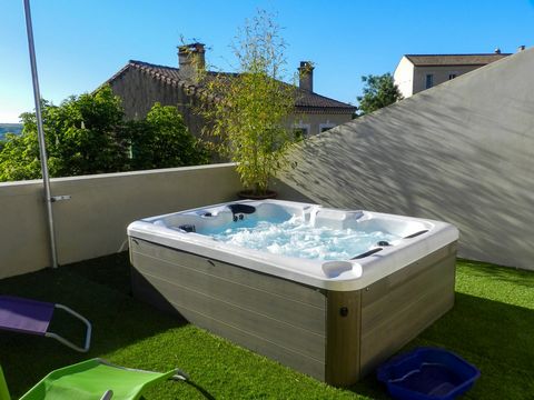 Grange en Pierre Style Loft avec Spa, Terrasse et Potentiel Locatif