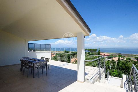 A stone's throw from Orbetello, tombolo della Feniglia and Giannella, just 2 km from Porto Ercole, recently built independent villa on 3 sides, with an innovative design. The villa is about 230 square meters, made up of three floors, and is part of a...