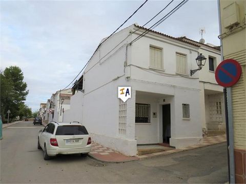 Deze gemeubileerde woning met 3 slaapkamers ligt in Vados de Torralba, een klein stadje niet ver van de historische stad Ubeda (30 km). Ook niet ver van de stad Jaen ongeveer 35 km in Andalusië, Spanje. De stad heeft een gemeentehuis en er is een bus...