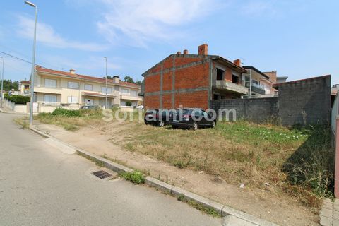 Excellent land for construction of villa. Plot with an area of 288 m2 and gross building area of 231 m2, registered in caderneta, for construction of a townhouse. This land is located in a quiet area of the municipality of Valongo, residential, very ...