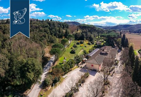 Immersed in a context of great peace and privacy, in the quietness of a 10-hectare centuries-old park, this estate near Florence consists of a historical building of particular value, designed when the city was the Italian capital as a home for the K...