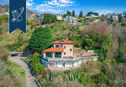 This wonderful panoramic villa with a park and pool is for sale on the outskirts of Como, in a fantastic panoramic hilly position not far from the famous lake. Its setting on a hill overlooking the surrounding valley, close to the shores of the lake,...