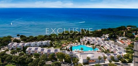 Esta propriedade está localizada dentro de um resort à beira-mar de 52 unidades, localizado na zona nobre do Algarve. Os apartamentos são bem concebidos, unidades de um e dois quartos, todos equipados com aparelhos topo de gama, mobiliário e acabamen...