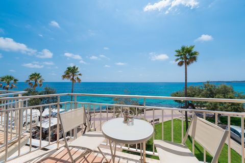 Face aux eaux paradisiaques de Cala Millor, ce bel appartement moderne peut accueillir 4 personnes. Située en bord de mer, la terrasse de ce bel appartement est sans aucun doute un endroit magnifique. Il invite à savourer un délicieux petit-déjeuner ...