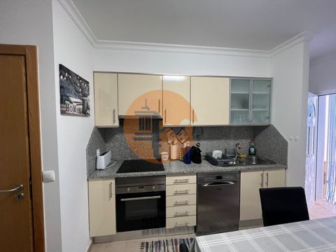 Apartment T1+1 r/c. Entrance patio, equipped kitchen/living room, Pantry 2 bedrooms with private bathrooms, furnished and equipped with air conditioning. Third line of the Monte Gordo beach line. Come and see this magnificent opportunity and acquire ...
