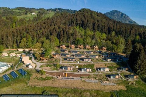 Diese luxuriösen, freistehenden Safarizelte befinden sich im autofreien Ferienpark Chalets & Glamping Nassfeld, der im Mai 2022 eröffnet wurde. Es liegt am Waldrand und an dem kleinen Skigebiet Vorhegg. Das kleine Zentrum von Kötschach-Mauthen ist 65...