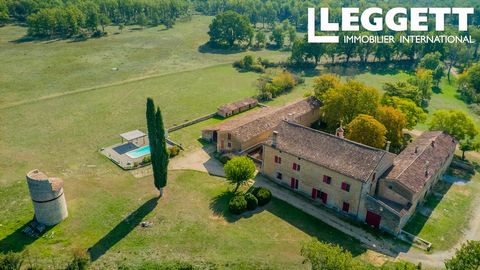 A15241 - Dieses wunderschöne ländliche und private Anwesen im Herzen der Provence verfügt über ca. 52 Hektar Land, das eine Mischung aus landwirtschaftlichen Flächen und Wald ist. Das Land könnte für Weinreben, Lavendel, Getreide, Pferde oder anderes...