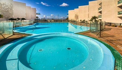 Apartment in El Cotillo (municipality La Oliva) a very charming fishing village with its beautiful beaches, one of which is located in front of the complex where this apartment is; It has wonderful views of the sea and one can enjoy the dreamy sunset...