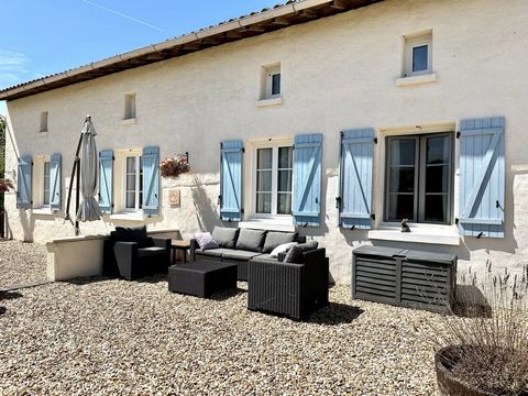 Set in a quiet hamlet just minutes away from the listed village of Aubeterre sur Dronne, this property has been renovated with taste and has 4 bedrooms, 2 bathrooms, a beautiful kitchen and a large sitting room with mezzanine both rooms with cozy woo...