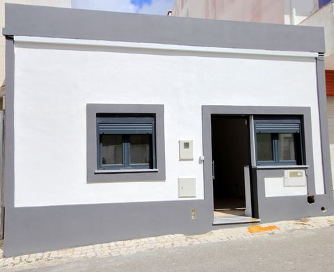 Located in Costa de Prata. Single storey house of type T2 with terrace and shed; Located approximately 10 minutes walk from the city center; Fully restored with great quality and good taste; Kitchen equipped with oven, hob vitroceramic, extractor fan...