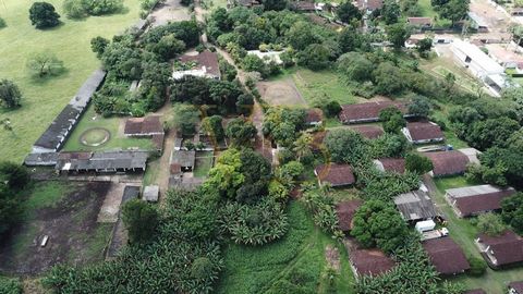 For sale, an exclusive area with approximately 14 hectares located on the Aldeia road, in the municipality of Camaragibe, Pernambuco. This property offers a privileged setting for various enterprises, with natural resources that can be exploited in a...