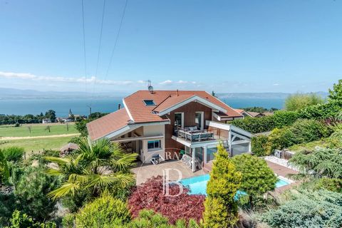 Architect-designed house built in 2007 offering around 220 sq.m of living space with a total surface area of around 419 sq.m. This property faces completely towards the lake and is the ideal place to enjoy the spectacle of Lake Geneva. The property i...