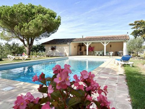 Fantastic opportunity to acquire a magnificent vineyard of more than 36 hectares with charming 4 bedroom house set in beautiful landscaped gardens with expansive pool, enjoying panoramic views from its location near all amenities in Duras. Situated i...