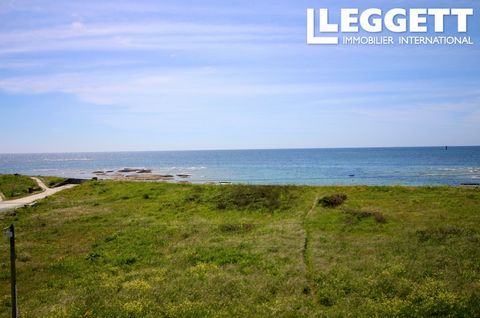 A20885VLA29 - If you are searching for a sea view this one is a must see! You have the most lovely view of the sea from both the 1st and 2nd floor, both of which have balconies so enable an even better view! There is a pretty port just a few hundred ...
