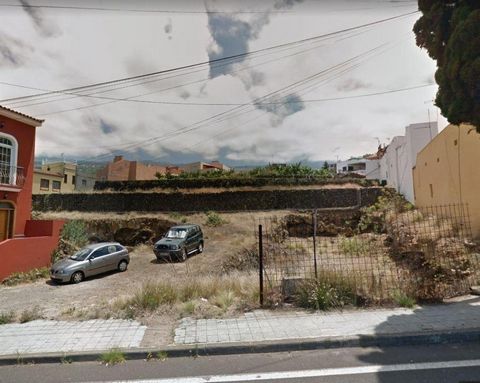 Two plots for residential use located in the municipality of Puerto de la Cruz, in the province of Santa Cruz de Tenerife. They have an area of 391.42 m↓3 and 302.81 m², approximately. They are located a few minutes from the city center, which has al...